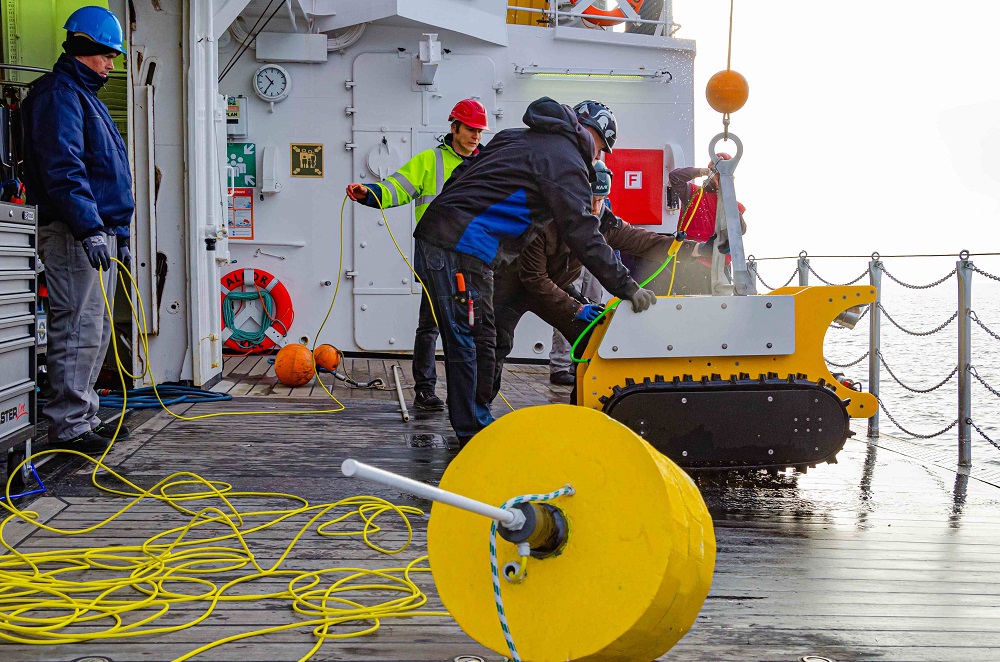 November 2019: test deployments with surface buoy in the Baltic Sea